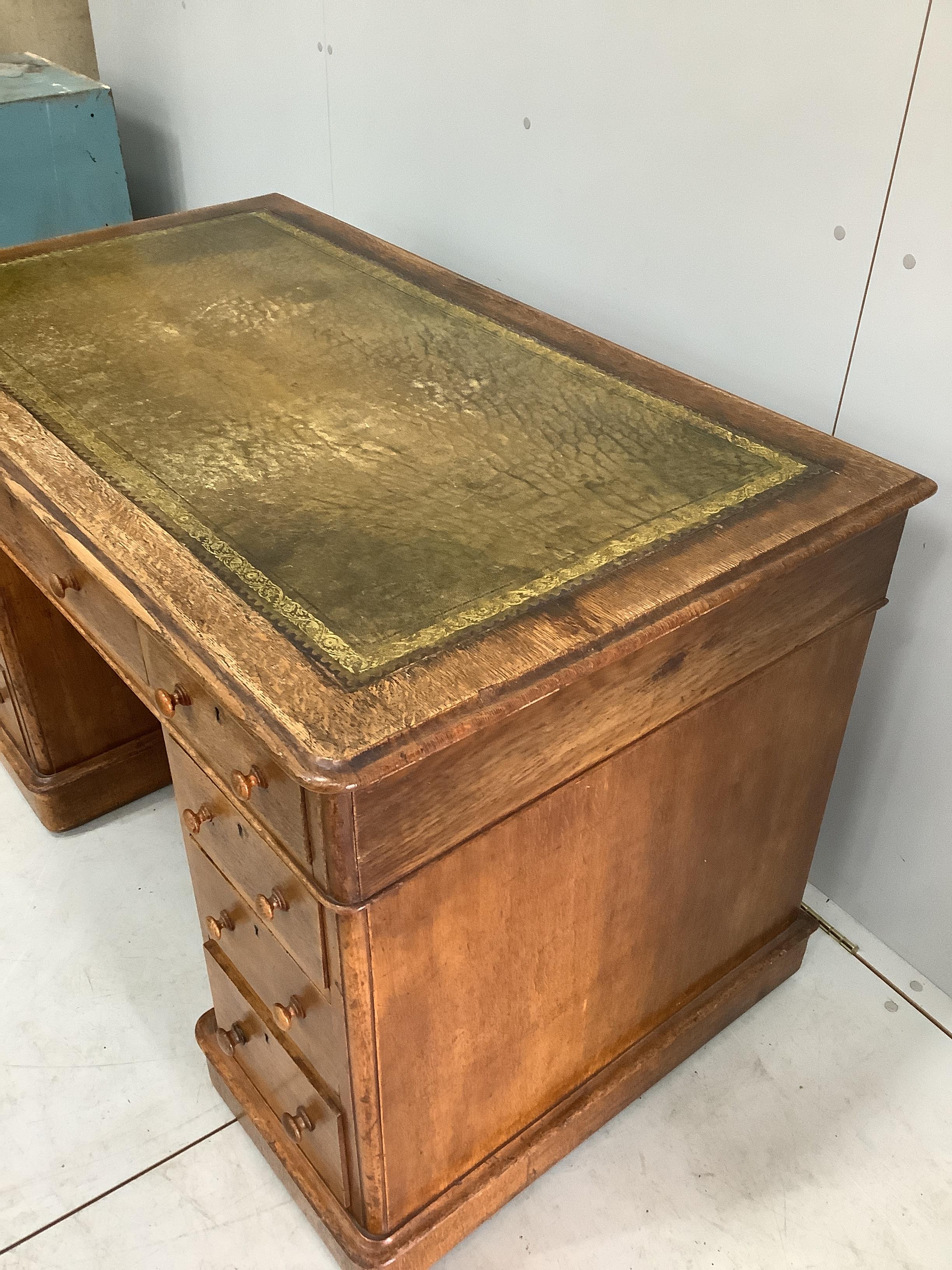 A small Victorian oak pedestal desk, width 122cm, depth 70cm, height 77cm